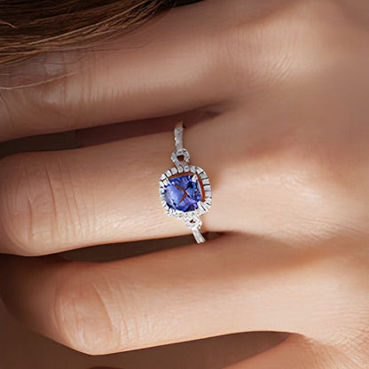 6,0 mm Tansanit im Kissenschliff und Diamant 0,17 ct. Gesamtgewicht Halo-Ring in 10K Weißgold