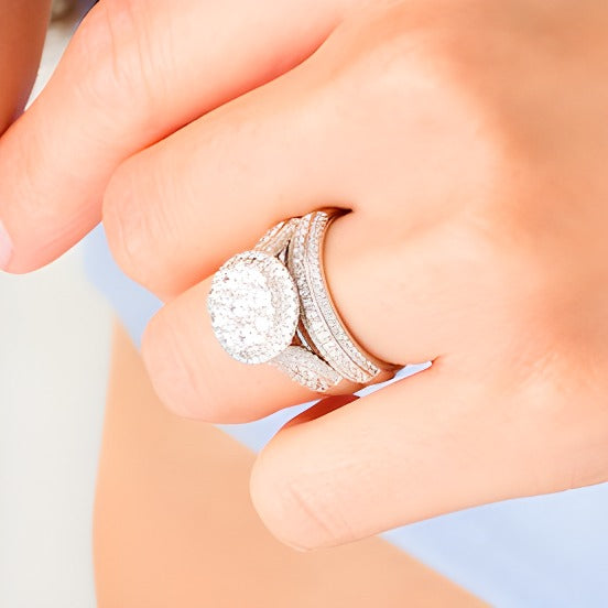 Braut-Set mit weißen Diamanten 1.5 ct. Gesamtgewicht mehrreihig in 10K Weißgold