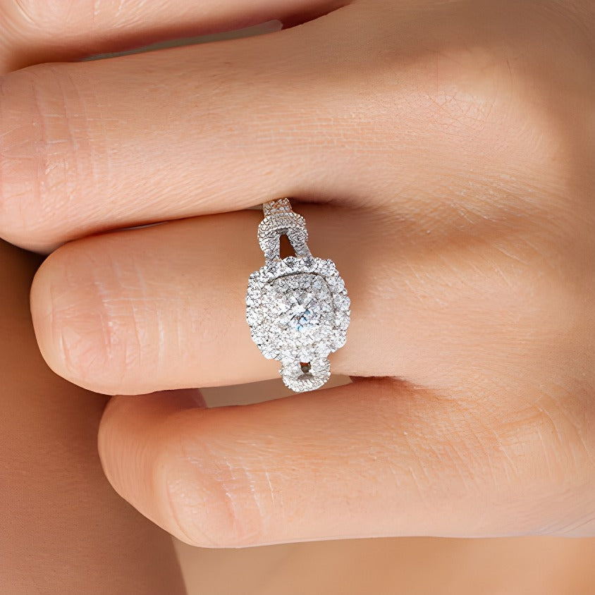 Verlobungsring im Vintage-Stil mit Halo, Diamanten (rund & Kissenschliff) 1.0 CT. Gesamtgewicht in 14K Weißgold