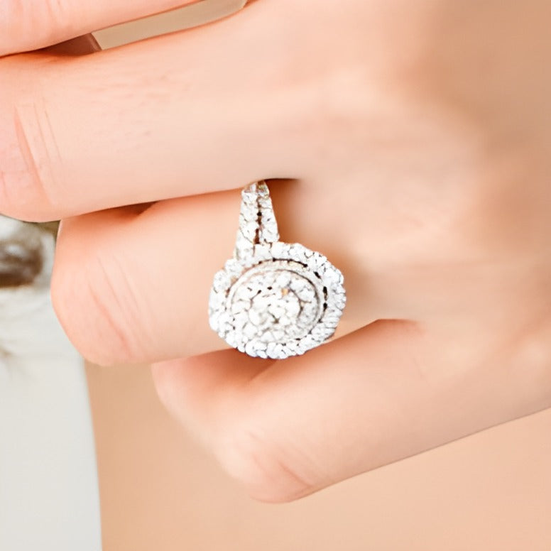 1.5 CT. Gesamtgewicht Verlobungsring im Vintage-Stil mit ovalem Diamant und doppeltem Rahmen in 14K Weißgold