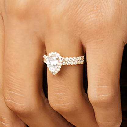 Braut-Set mit tropfenförmigen Labordiamanten 1.75 ct. Gesamtgewicht in 14K Gelbgold (I/SI2)