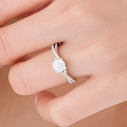 0.5 ct. Gesamtgewicht Verlobungsring mit Halo und Crossover-Schiene aus 10K Weißgold