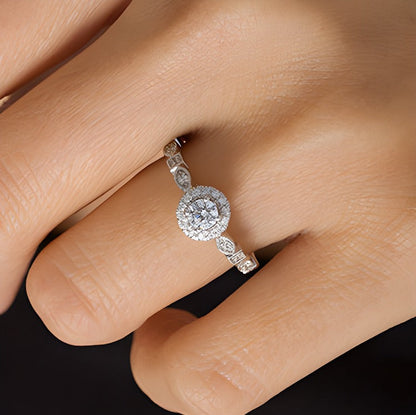 0,38 ct. Gesamtgewicht Diamant Halo Verlobungsring im Vintage-Stil in 14K Weißgold