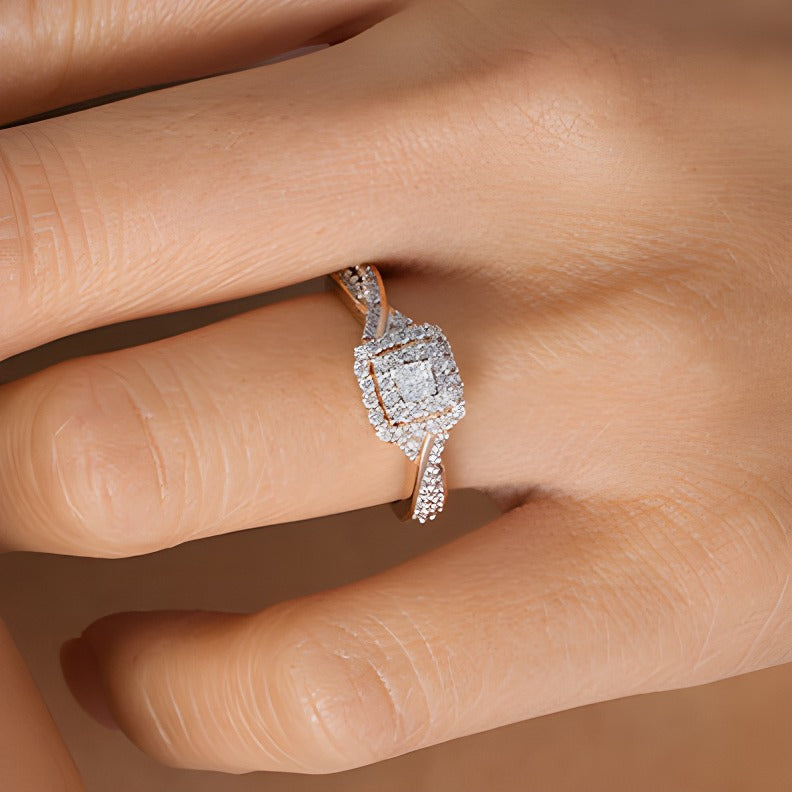 0.33 ct. Gesamtgewicht Halo-Verlobungsring mit Diamanten im Princess- und Rundschliff in 10K Roségold