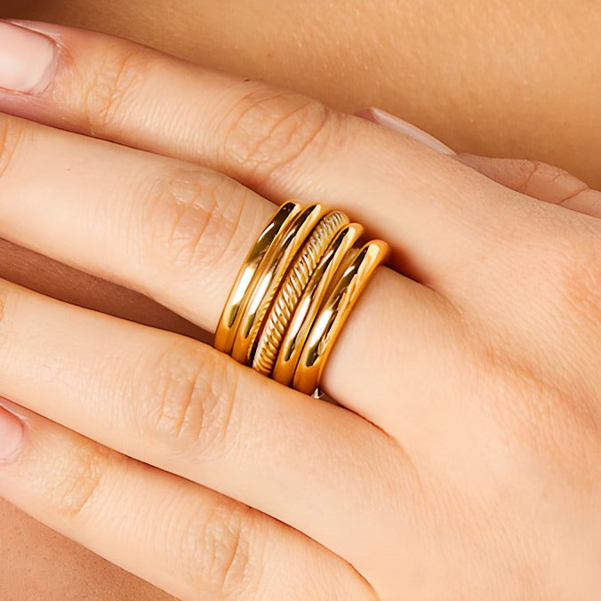 Zales x SOKO Uzi Statement-Ring aus Messing mit 24K Goldauflage