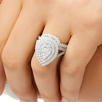 Braut-Set 2.0 ct. Gesamtgewicht mit tropfenförmigen Diamanten, doppeltem Rahmen und geteiltem Ringschienen-Design in 14K Weißgold