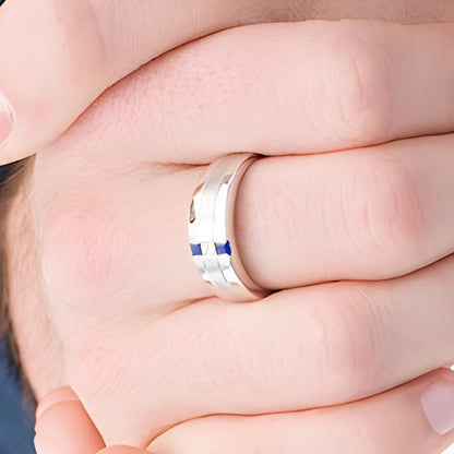 Blauer Saphir im Princess-Schliff und 0,07 ct. Diamant Dreistein-Ring in 10K Weißgold