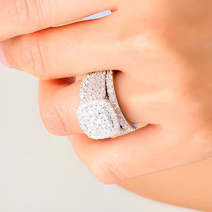 Brautset 3.75 ct. Gesamtgewicht Diamant mit doppeltem Kissenschliff-Rahmen, mehrreihig, dreiteilig, in 10K Weißgold