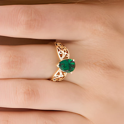 Fashion-Ring mit tropfenförmigem Labor-Smaragd in 10K Gelbgold