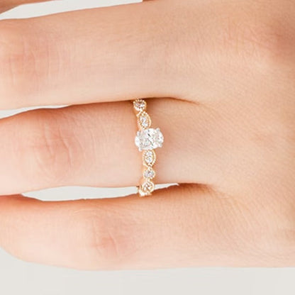 Verlobungsring im Vintage-Stil mit Diamanten in Oval, rund und Marquise, 0.5 ct. Gesamtgewicht, in 10K Gelbgold