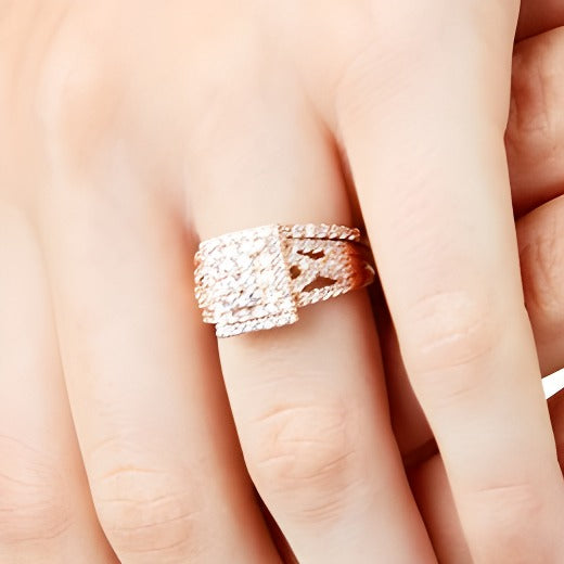 Braut-Set mit 1.0 ct. Gesamtgewicht Diamanten in Rechteck, rund und Baguette, Twist-Split-Shank in 10K Roségold