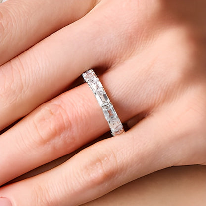 5.17 ct. Gesamtgewicht Memoire-Ring mit Labordiamanten im Smaragdschliff in 14K Weißgold (F/VS2) – Größe 8