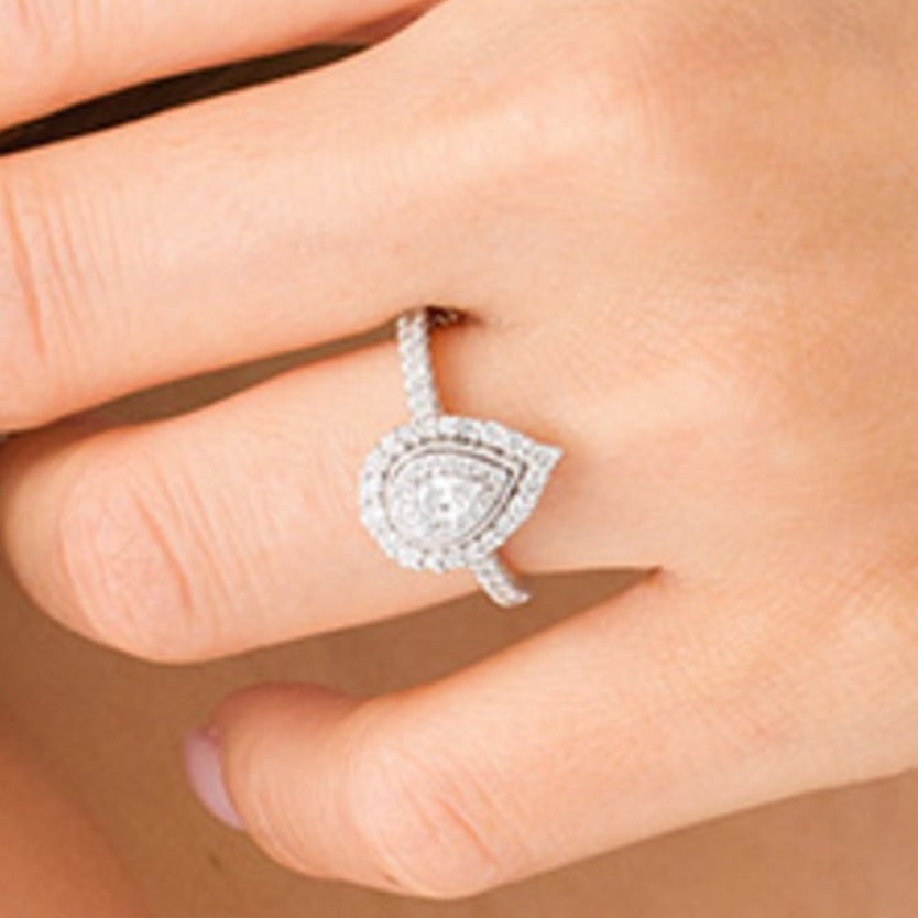 0,63 ct. Gesamtgewicht Verlobungsring im Vintage-Stil mit tropfenförmigem Diamant und doppeltem Halo in 10K Weißgold