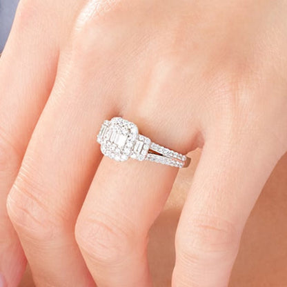 Verlobungsring mit Komposit-Diamanten im Baguette-, Rund- und Kissenschliff 0,88 ct. Gesamtgewicht in 10K Weißgold