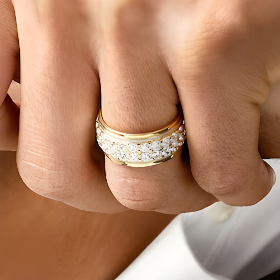 Ehering für Damen mit weißen Diamanten im Rundschliff, 2.0 ct. Gesamtgewicht, in 10K Gelbgold