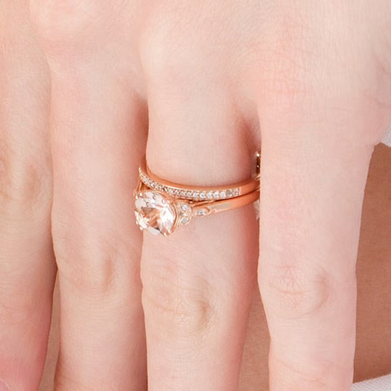 8.0mm Morganit und Diamant 0.1 ct. Gesamtgewicht Braut-Set mit Blattmotiv-Seiten in 10K Roségold