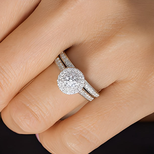 1.0 CT. Gesamtgewicht Diamant-Brautset mit doppeltem Halo in 10K Weißgold