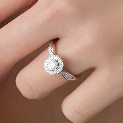 0,88 ct. Gesamtgewicht Verlobungsring mit ovalem Diamant und Halo mit gedrehter Ringschiene in 10K Weißgold