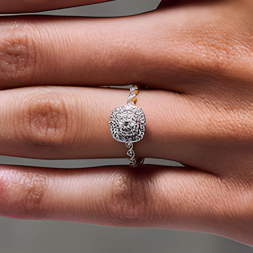 0.25 ct. Gesamtgewicht Diamant Freundschaftsring mit doppeltem Kissenschliff-Rahmen in 10K Gelbgold