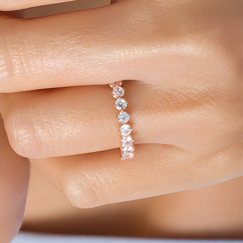 Memoire-Ring mit elf Diamanten 1.0 ct. Gesamtgewicht in 10K Roségold