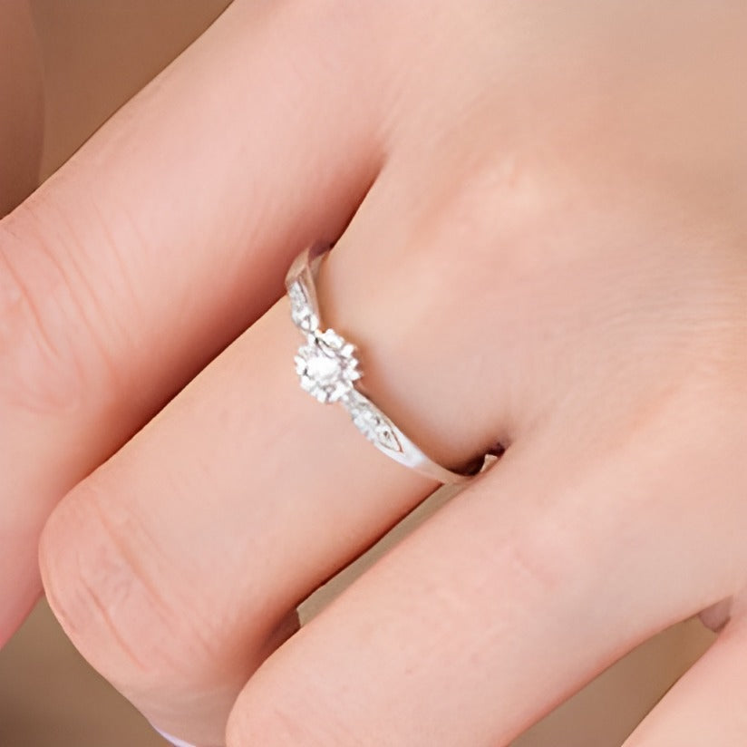 0.07 ct. Gesamtgewicht Diamant Sunburst Freundschaftsring in 10K Weißgold