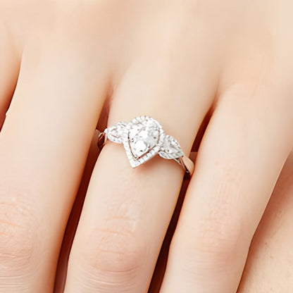 Verlobungsring mit Diamanten im Princess-, Marquise- und Tropfenschliff 0,75 ct. Gesamtgewicht in 10K Weißgold