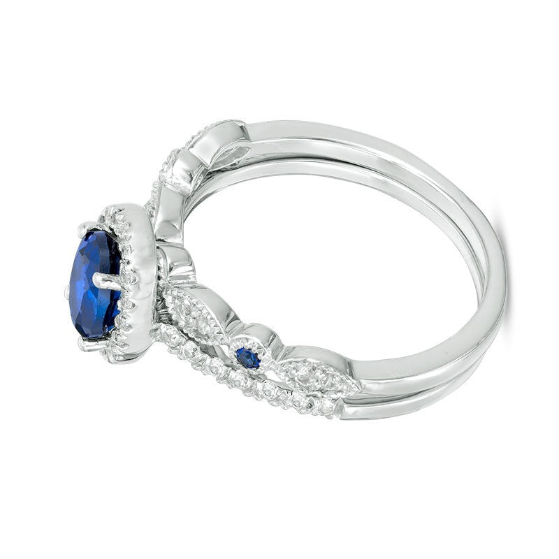 Braut-Set mit ovalem blauem und rundem weißem Saphir (Labor) im Vintage-Stil in 10K Weißgold