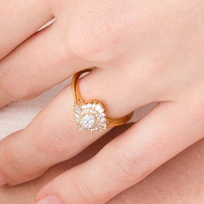 0,5 ct. Gesamtgewicht Komposit-Diamant Verlobungsring mit doppeltem Starburst-Rahmen in 10K Gelbgold