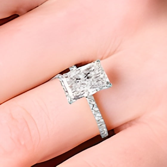 4.25 CT. TW Labordiamant-Verlobungsring im Radiant-Schliff in 14K Weißgold, Solitär mit seitlichem Besatz (F/VS2)