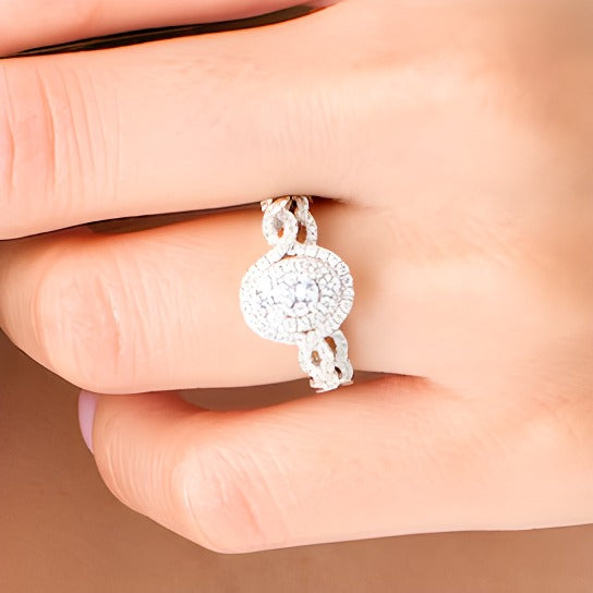 Braut-Set mit Diamanten in rund und oval, 1.0 ct. Gesamtgewicht, doppeltem ovalem Rahmen und gedrehter Ringschiene in 10K Weißgold