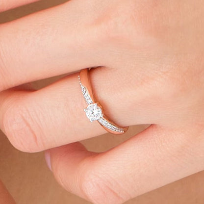 0.33 ct. Gesamtgewicht Diamant-Verlobungsring als Solitär mit seitlichem Besatz in 10K Roségold