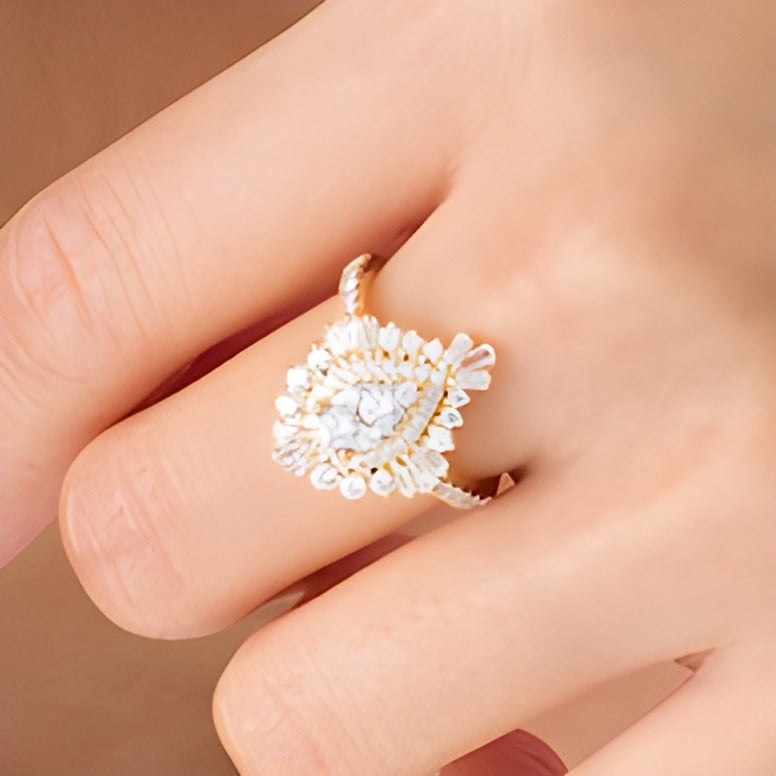 1,5 ct. Gesamtgewicht Komposit-Diamant Cocktail-Ring in tropfenförmigem Starburst-Design aus 14K Gelbgold