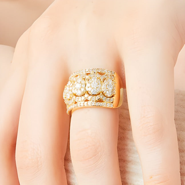Breiter Ring mit 1.5 ct. Gesamtgewicht ovalen Diamanten in 10K Gelbgold