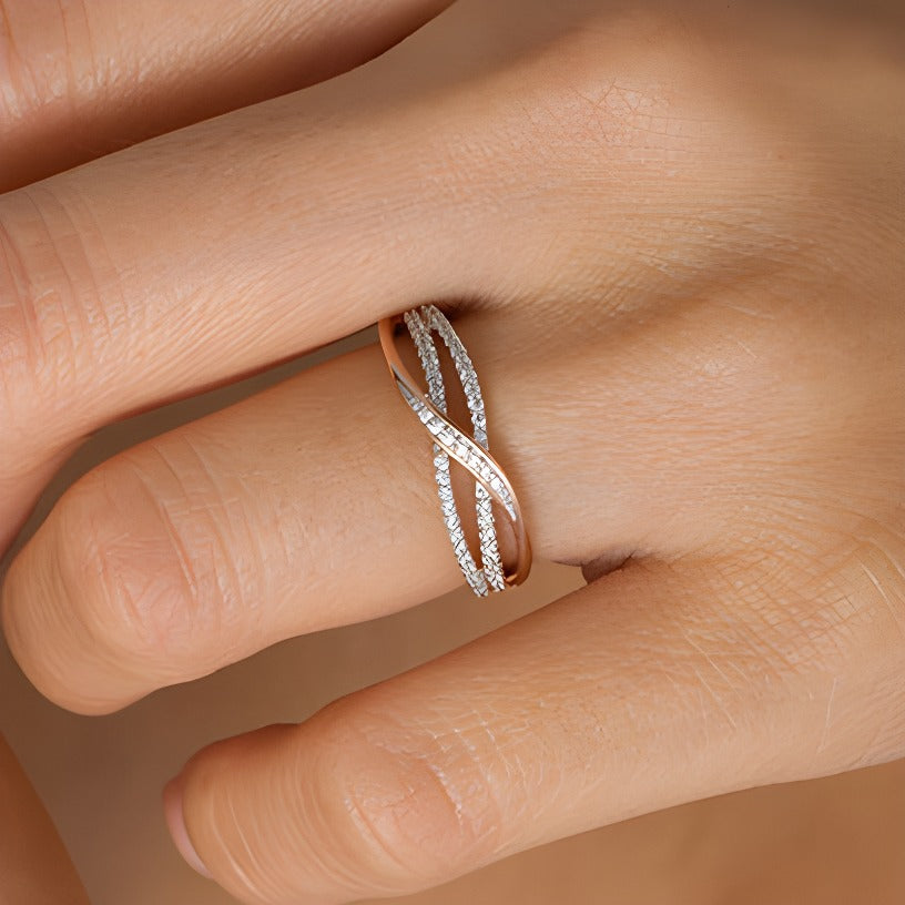0.17 ct. Gesamtgewicht Diamant Memoire-Ring mit überkreuztem Layer-Design in 10K Roségold