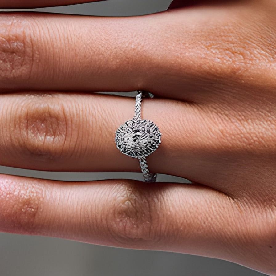 0.5 CT. Gesamtgewicht Freundschaftsring mit ovalem Labordiamant und doppeltem Halo in 10K Weißgold (F/SI2)