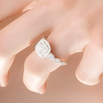 0.88 ct. Gesamtgewicht Halo-Verlobungsring mit Diamanten im Princess- und Rundschliff im Art-Déco-Vintage-Stil aus 10K Weißgold