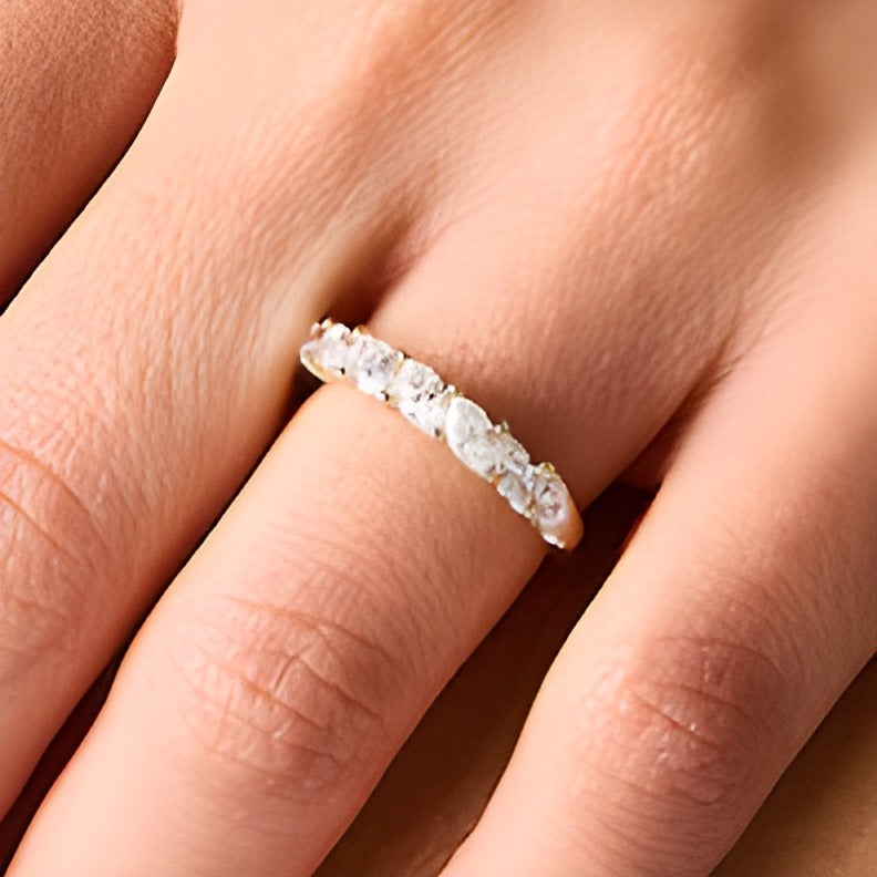 1.0 CT. Gesamtgewicht Memoire-Ring mit sieben Labordiamanten im Marquise-Schliff in 14K Gelbgold (F/VS2)