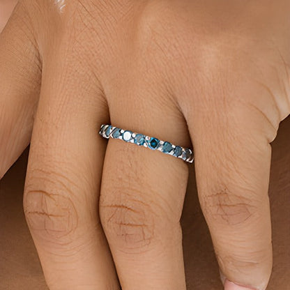 1.0 ct. Gesamtgewicht behandelter blauer Diamant Memoire-Ring in 14K Weißgold