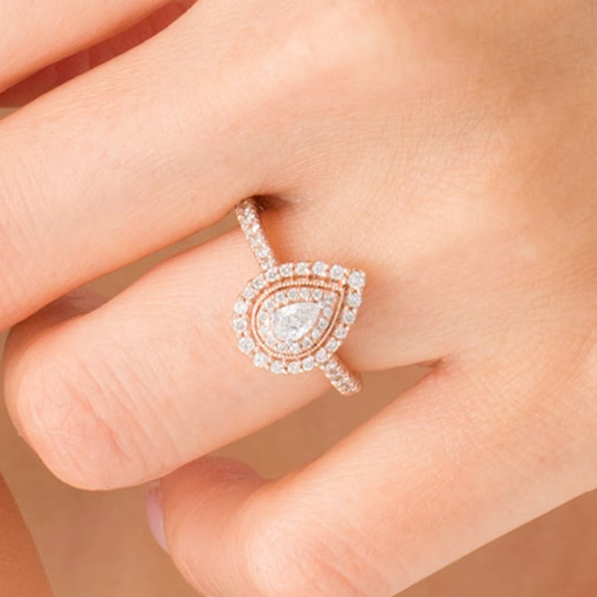 0,63 ct. Gesamtgewicht Halo-Verlobungsring mit tropfenförmigem und rundem weißem Diamant im Vintage-Stil in 10K Roségold
