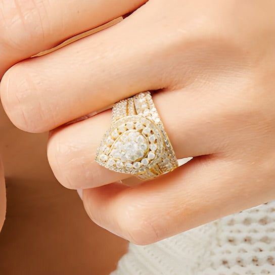 2.0 ct. Gesamtgewicht Brautset mit weißen Diamanten im Tropfen-Schliff und Tropfen-Rahmen, mehrreihig, in 10K Gelbgold