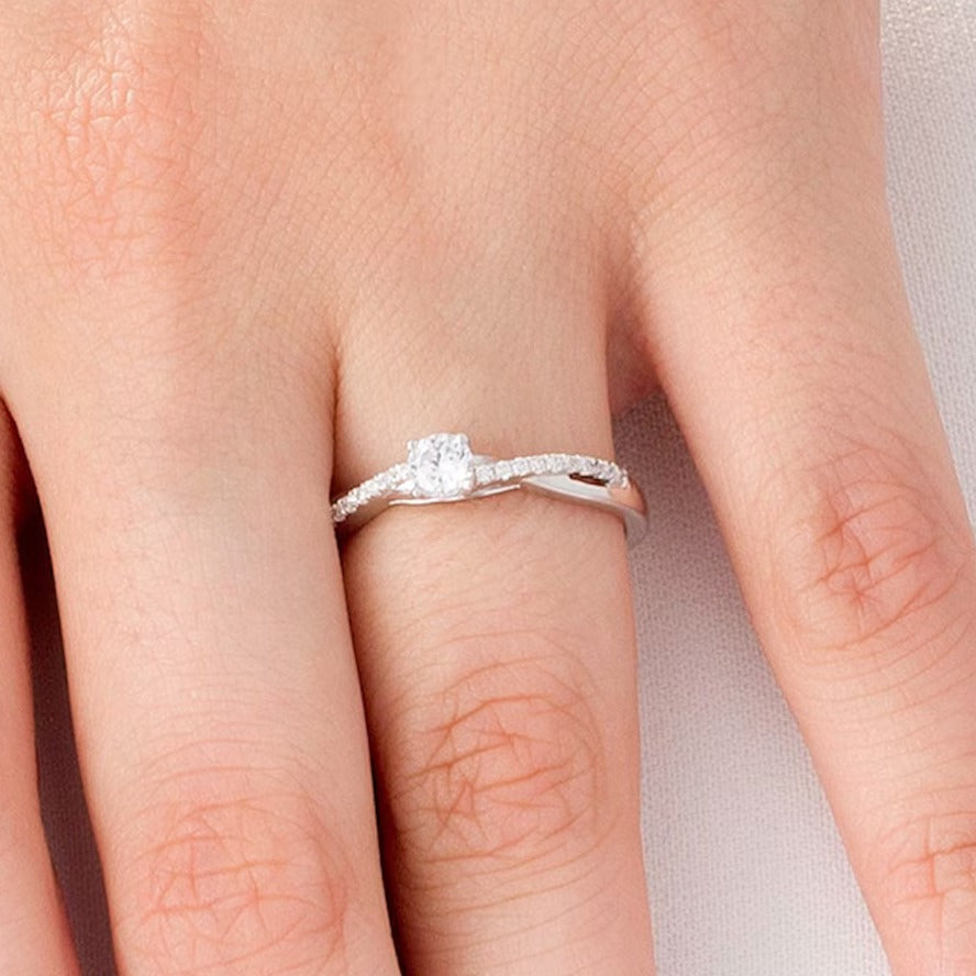 0.33 ct. Gesamtgewicht Diamant Solitär mit seitlichem Besatz Verlobungsring in 10K Weißgold