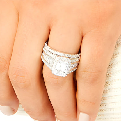 Braut-Set mit Labordiamanten im Smaragdschliff, 3.75 ct. Gesamtgewicht, Halo, in 14K Weißgold (F/VS2)