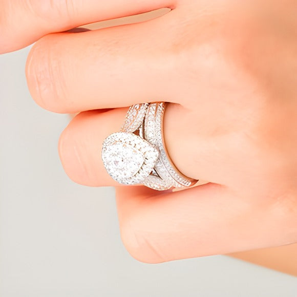 Braut-Set mit Diamanten in Tropfen- und Rundschliff, mehrreihig, 1.5 ct. Gesamtgewicht, aus 10K Weißgold