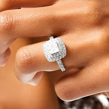 1,75 ct. Gesamtgewicht Verlobungsring im Princess-Schliff mit Labordiamanten und doppeltem Halo in 14K Weißgold (F/VS2)