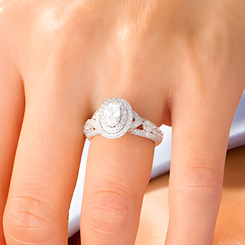 Halo Verlobungsring mit ovalem und rundem Diamant in 14K Weißgold, 1.63 ct. Gesamtgewicht