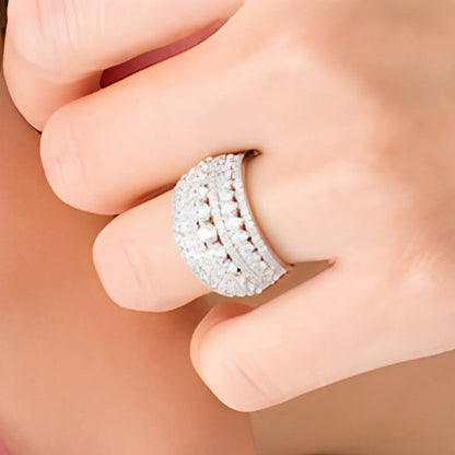 2.0 ct. Gesamtgewicht mehrreihiger gewölbter Ring mit Diamanten in 10K Weißgold