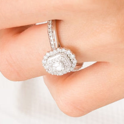 Verlobungsring im Vintage-Stil mit Diamanten im Smaragdschliff 0,63 ct. Gesamtgewicht und doppeltem Halo in 10K Weißgold für Damen