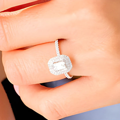 Verlobungsring im Smaragdschliff mit doppeltem oktogonalem Halo, 0,75 ct. Gesamtgewicht Diamant, 14K Weißgold