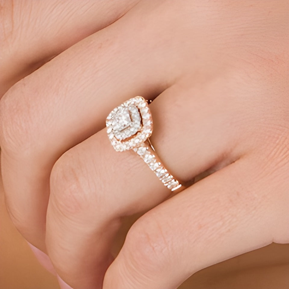 Halo-Verlobungsring 1.0 CT. TW mit Diamanten im Princess- und Rundschliff in 14K Roségold (I/I2)