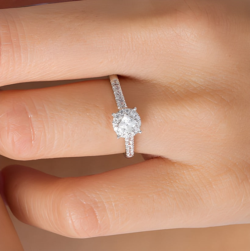 0.5 ct. Gesamtgewicht Verlobungsring mit Diamanten im Princess- und Rundschliff, Halo, in 10K Weißgold